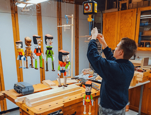 Einwegpaletten werden zum Puppen-Kabinett